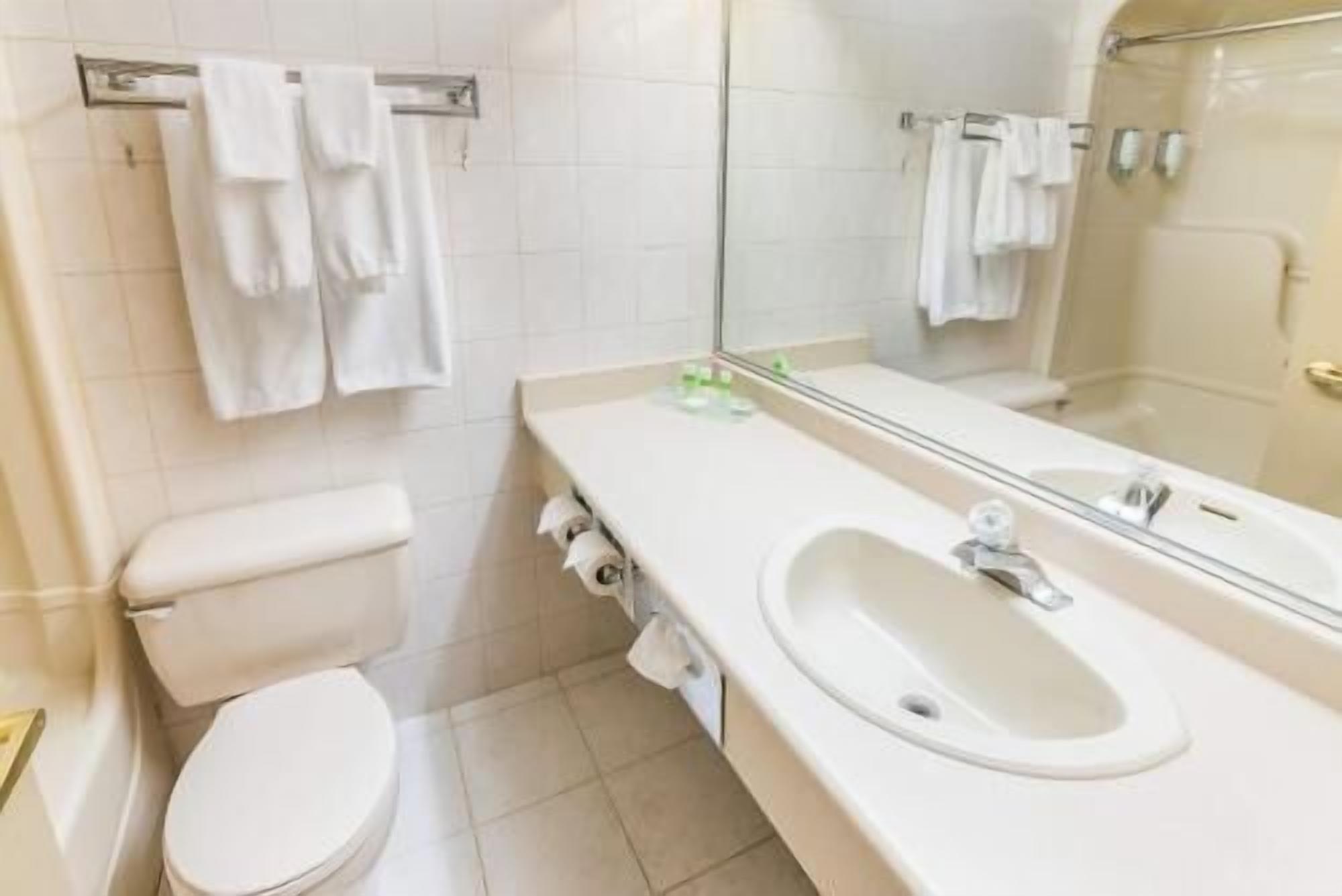 Bathroom | Free toiletries, hair dryer, towels