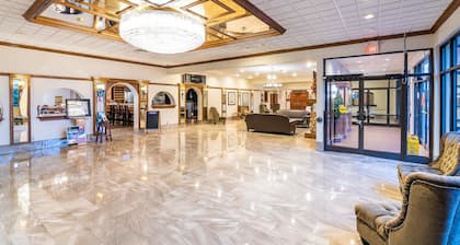 Ramada by Wyndham Thunder Bay Airlane Hotel