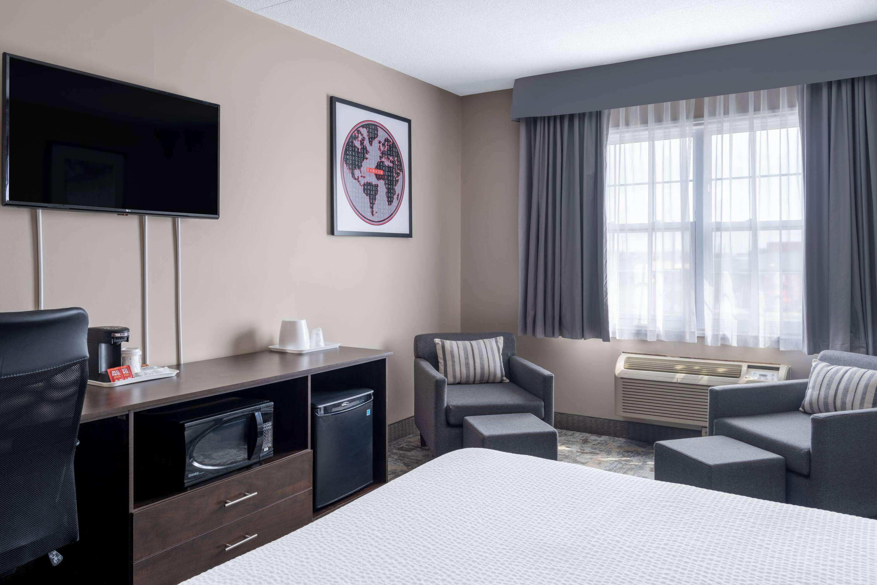 1 bedroom, in-room safe, individually decorated, desk