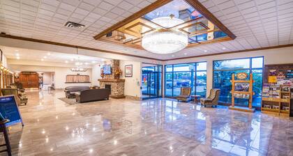 Ramada by Wyndham Thunder Bay Airlane Hotel