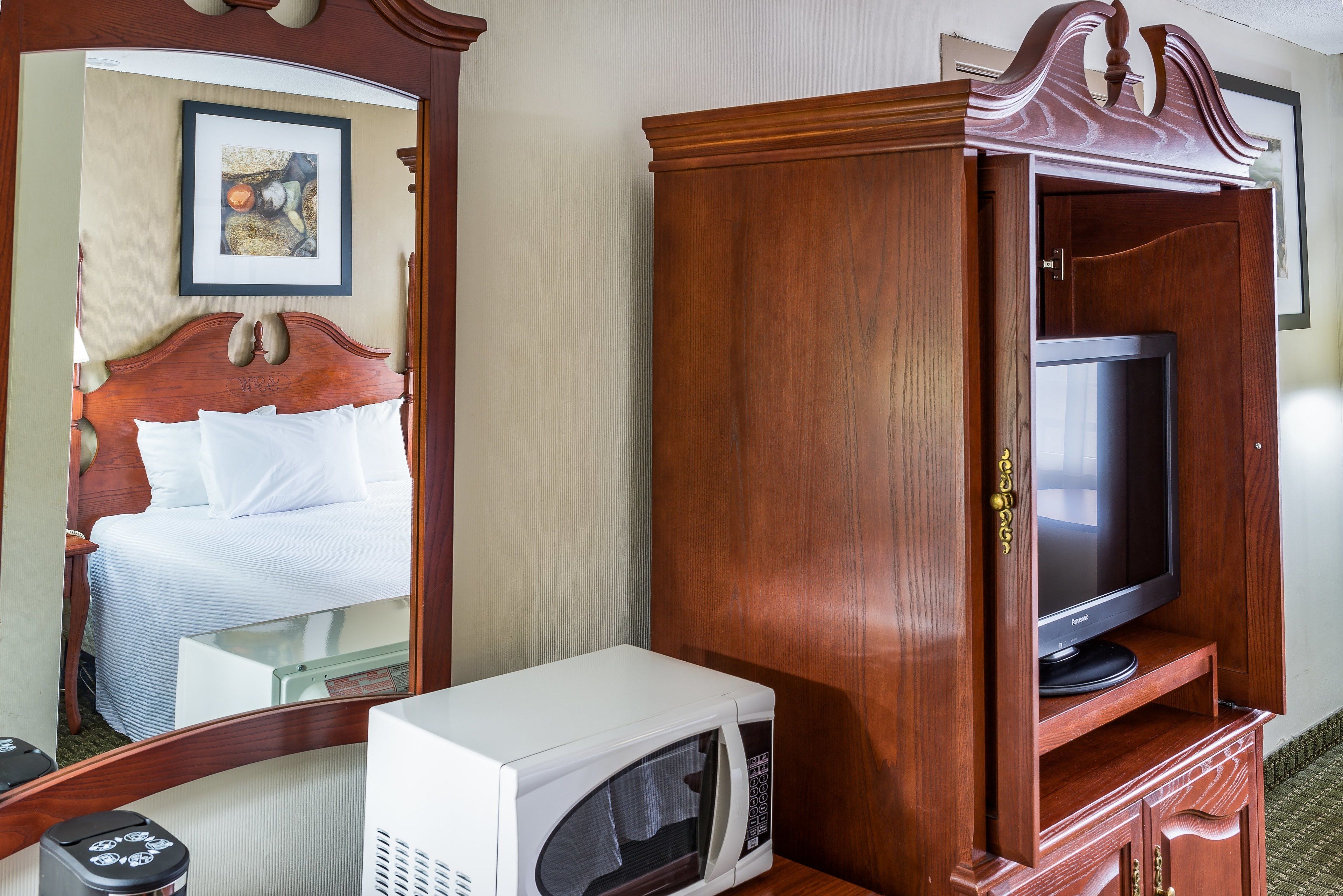 1 bedroom, in-room safe, individually decorated, desk