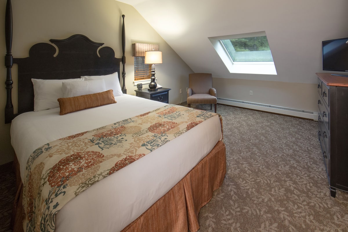 1 bedroom, iron/ironing board, bed sheets
