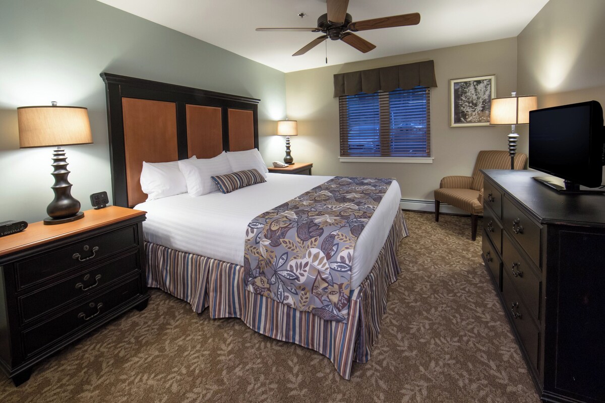 Iron/ironing board, bed sheets