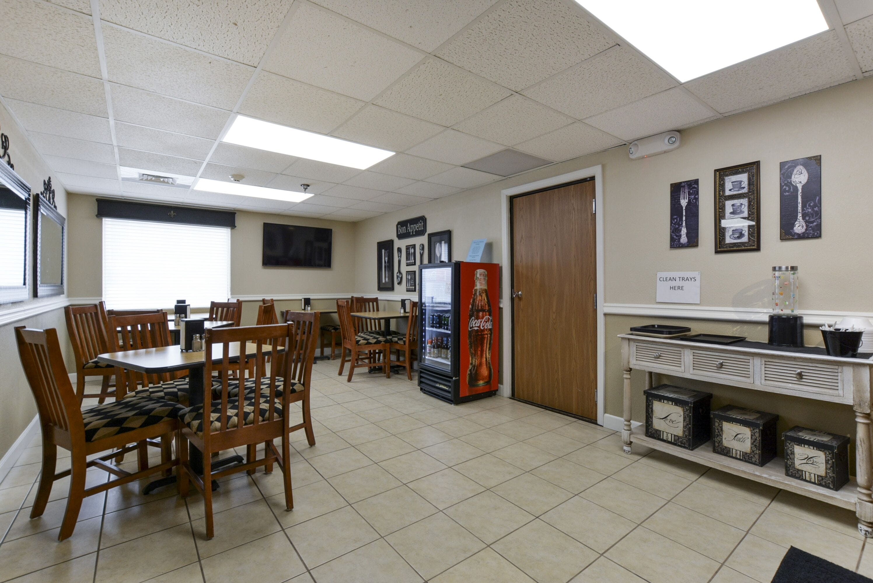 free daily full breakfast