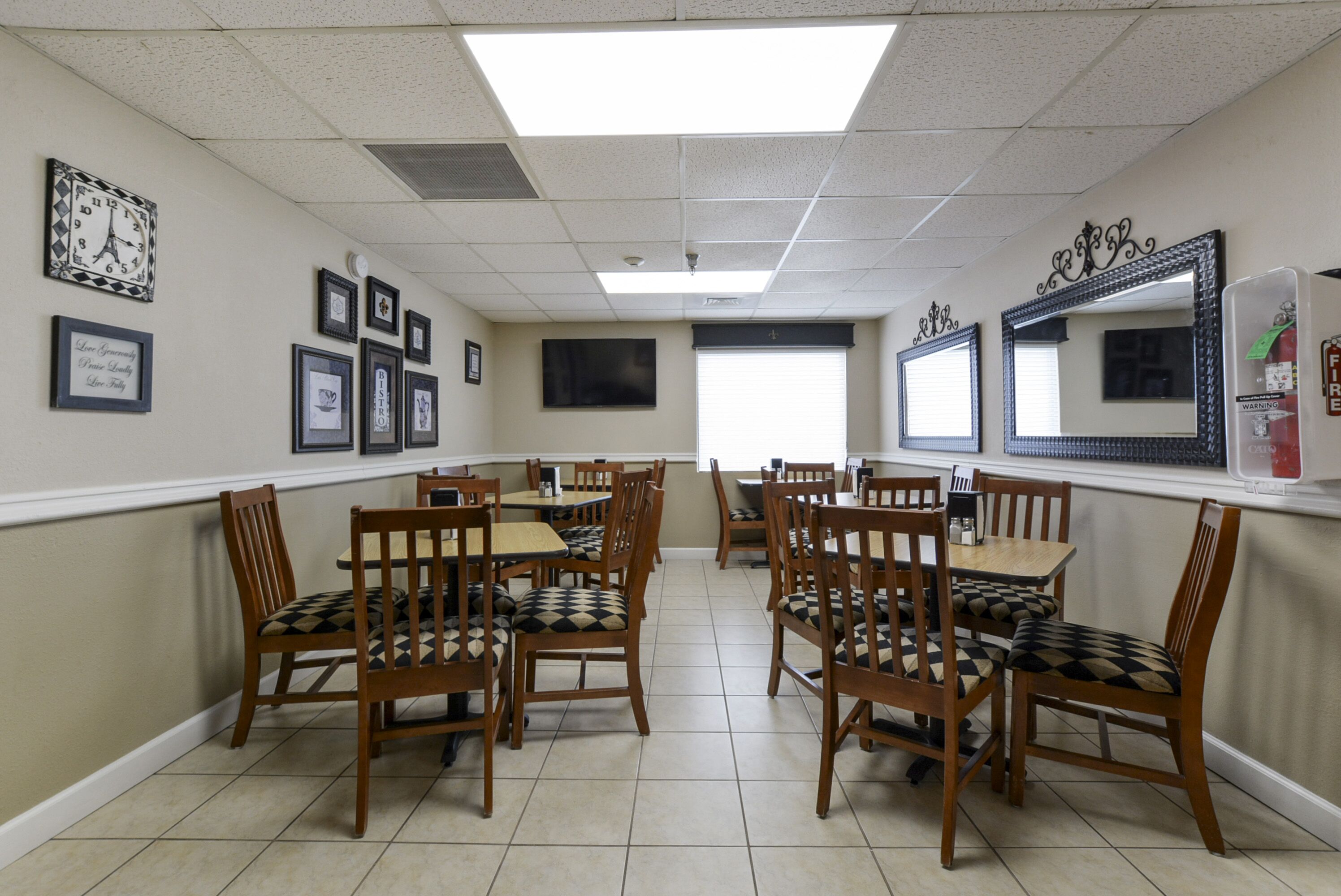 free daily full breakfast