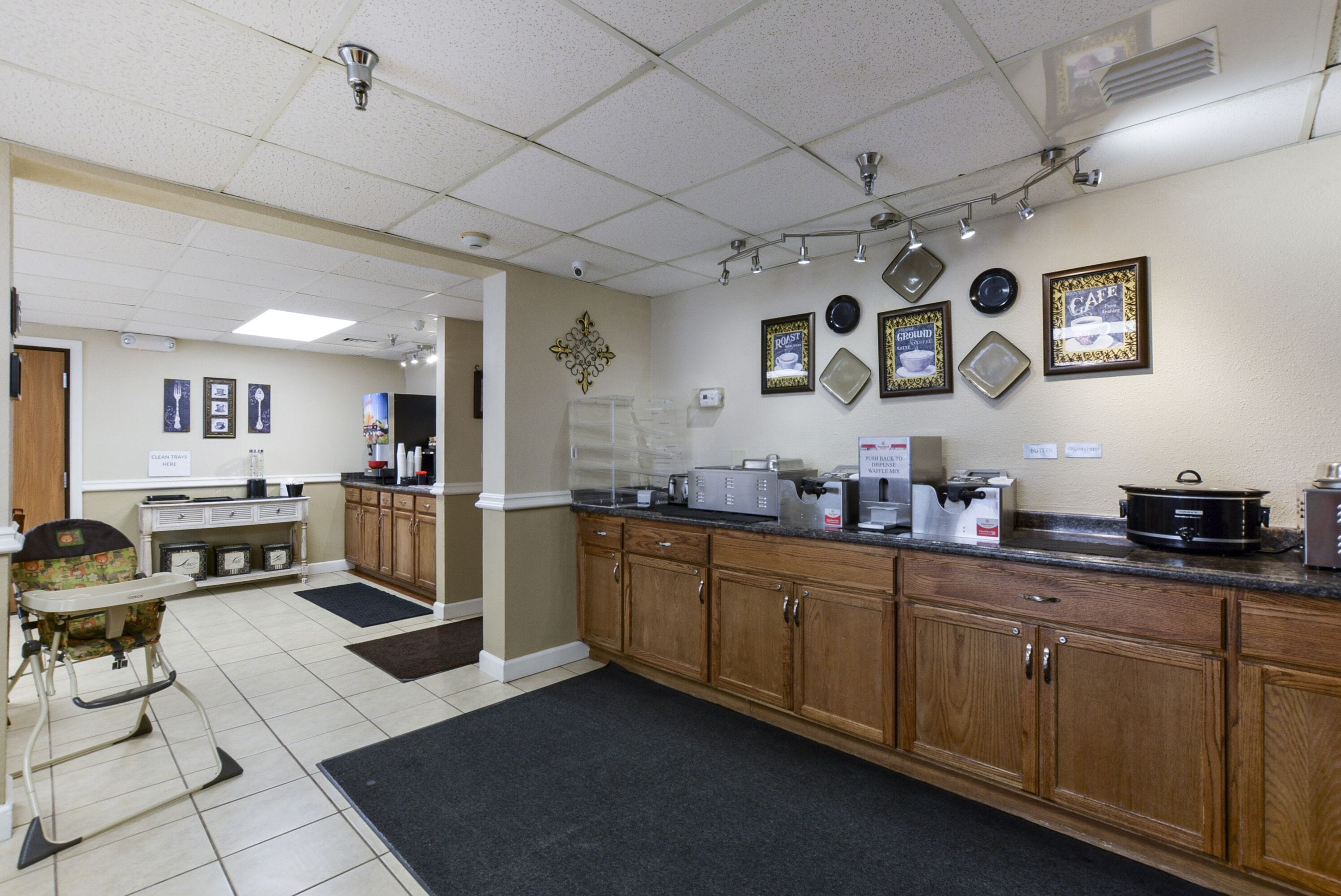 free daily full breakfast