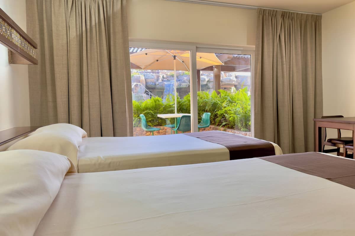 Premium bedding, in-room safe, desk, iron/ironing board