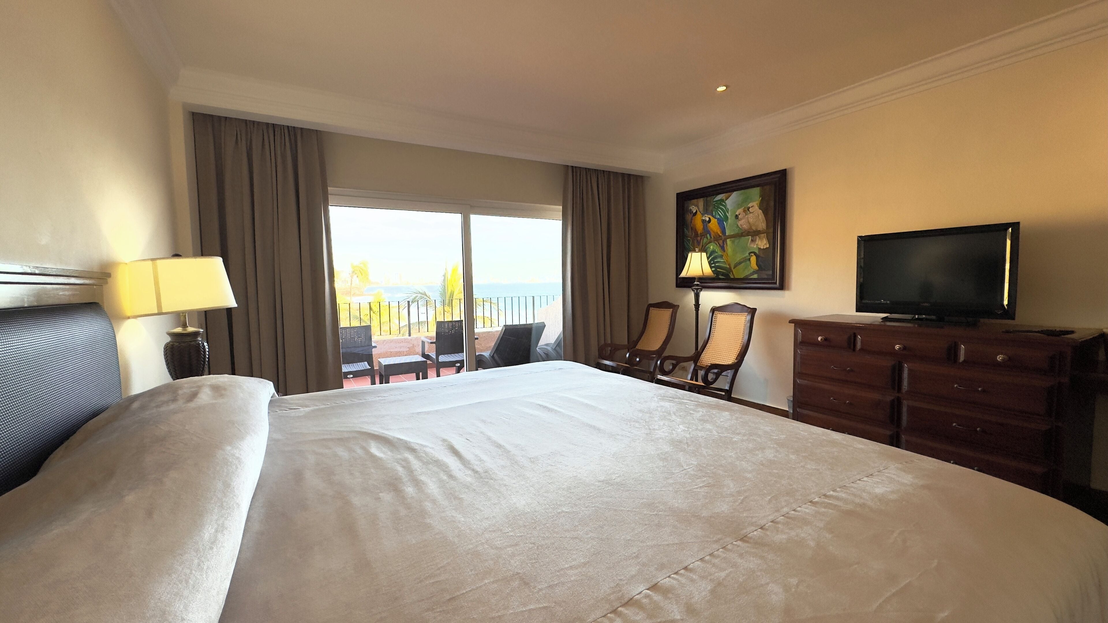 Habitacion 1 cama king todo no reembolsable | Bộ đồ giường cao cấp, két bảo mật tại phòng, bàn 