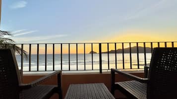 Habitacion de lujo no reembolsable | Hiên