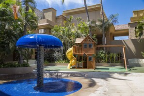 5 outdoor pools, pool umbrellas, pool loungers