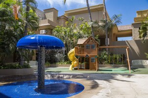 5 piscinas al aire libre, sombrillas, sillones reclinables de piscina