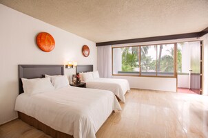 开间 | 客房内保险箱、熨斗/熨板、婴儿床、折叠床/加床（额外收费）