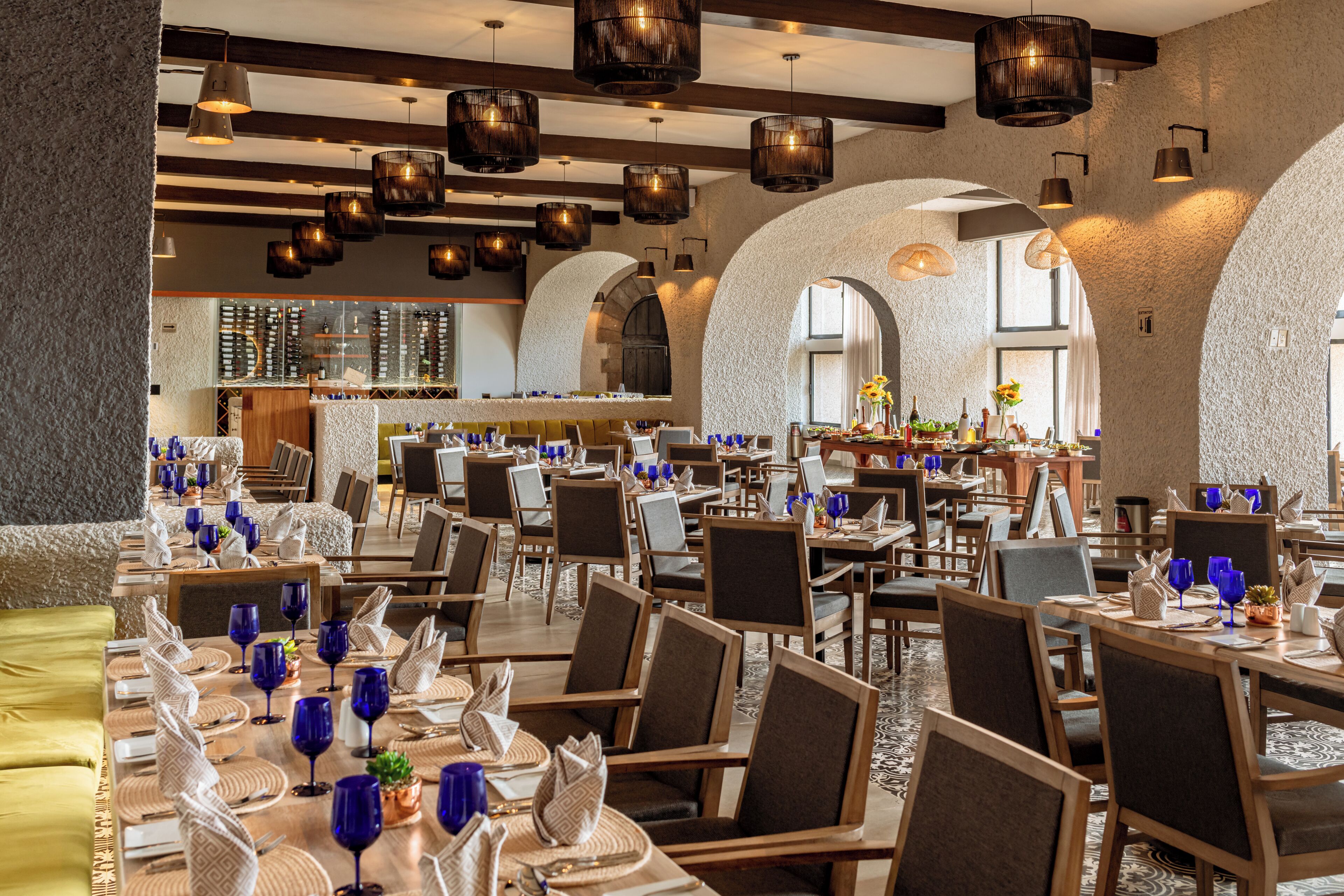 4 restaurants; breakfast, lunch, and dinner served