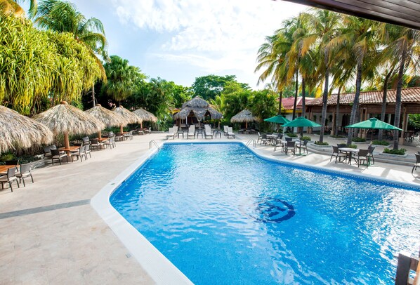 Outdoor pool, pool loungers