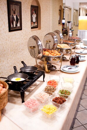 Petit déjeuner buffet servi tous les jours en supplément