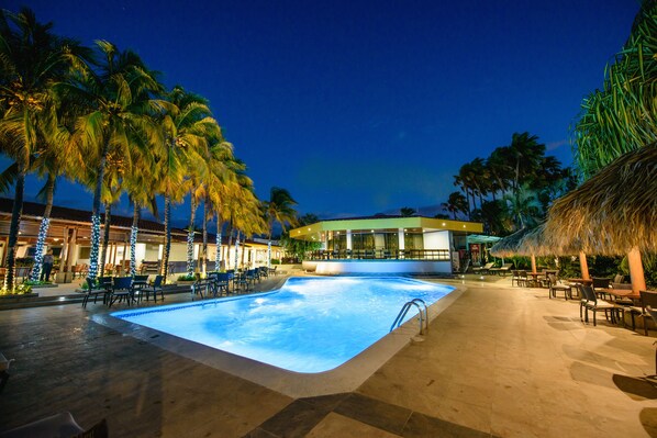 Outdoor pool, sun loungers