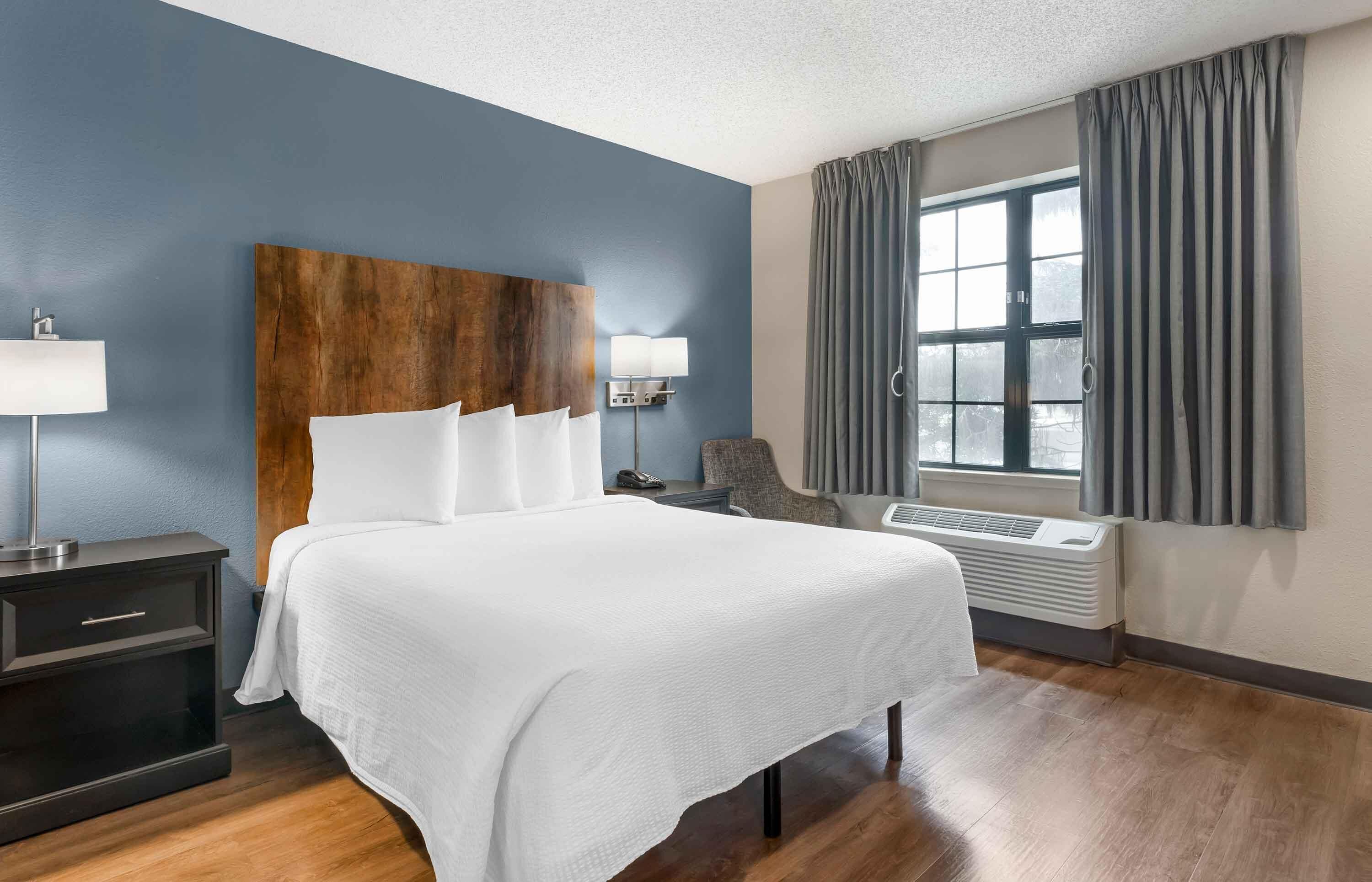 Studio, 1 Queen Bed, Accessible, Non Smoking | Premium bedding, desk, blackout drapes, iron/ironing board