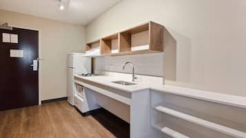 Estudio, 1 cama de matrimonio, accesible para personas con discapacidad, no fumadores | Cocina privada | Frigorífico grande, microondas, placa de cocina y tostadora