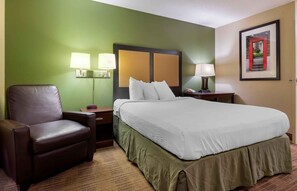 Desk, blackout drapes, iron/ironing board, free WiFi - Extended Stay America Suites Indianapolis Castleton (Indianapolis)