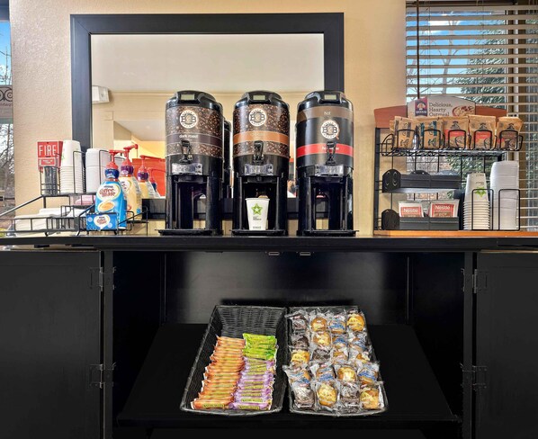 Free daily on-the-go breakfast - Extended Stay America Suites Indianapolis Castleton (Indianapolis)
