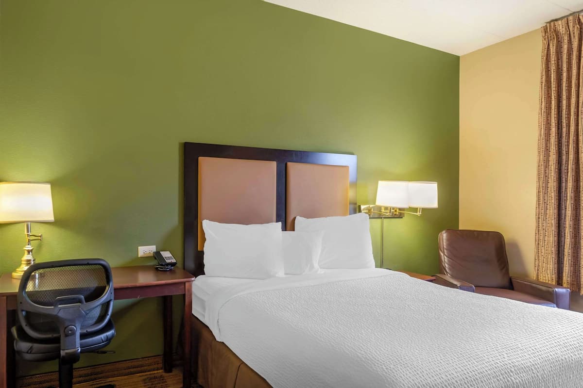 In-room safe, desk, laptop workspace, iron/ironing board