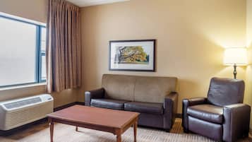 Safe på rommet, skrivebord og skrivebord for bærbar PC