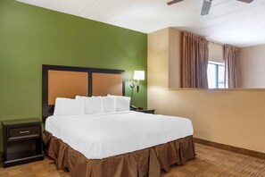 Een kluis op de kamer, een bureau, een laptopwerkplek