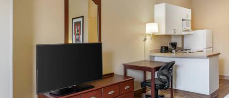 In-room safe, desk, laptop workspace, iron/ironing board