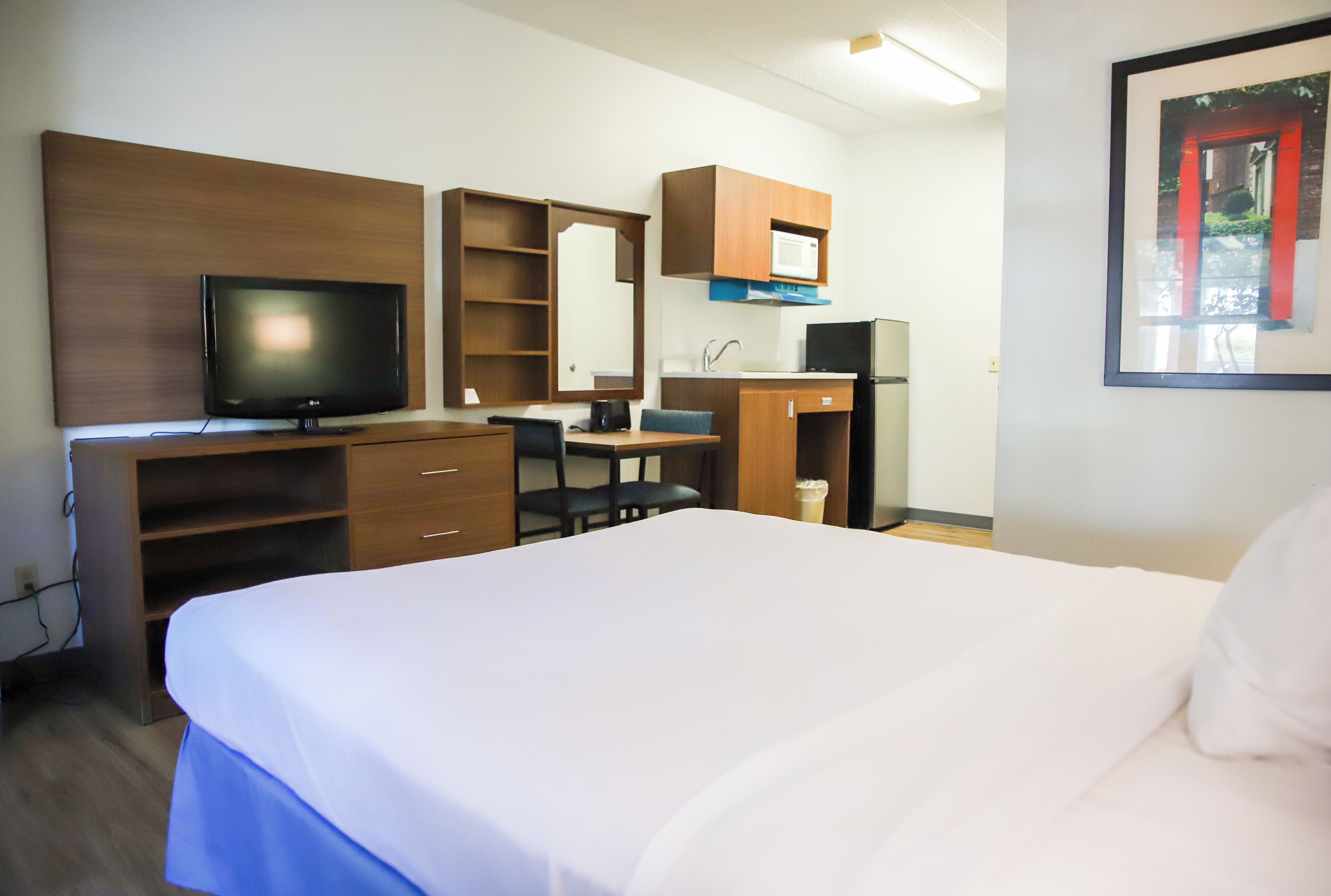 Room, 1 Queen Bed, Accessible, Non Smoking | In-room safe, desk, laptop workspace, iron/ironing board