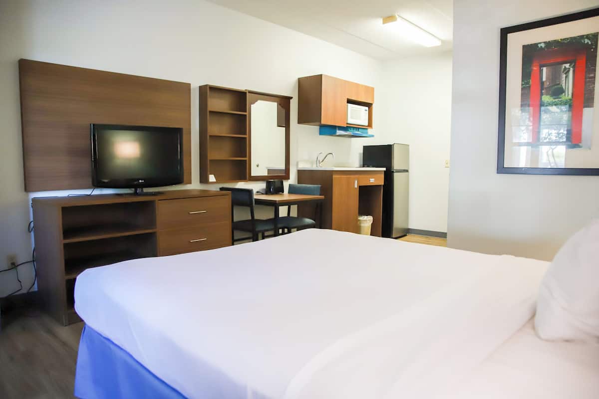 Room, 1 Queen Bed, Accessible, Non Smoking | In-room safe, desk, laptop workspace, iron/ironing board
