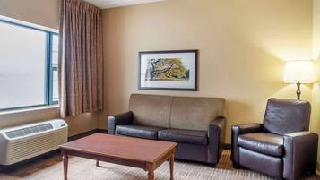 Caja de seguridad en la habitación y escritorio