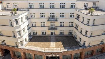 Vista frontal de la propiedad