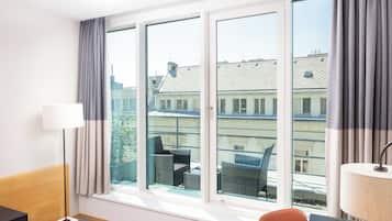 Classic Balcony | Roupas de cama antialérgicas, cofres nos quartos, escrivaninha
