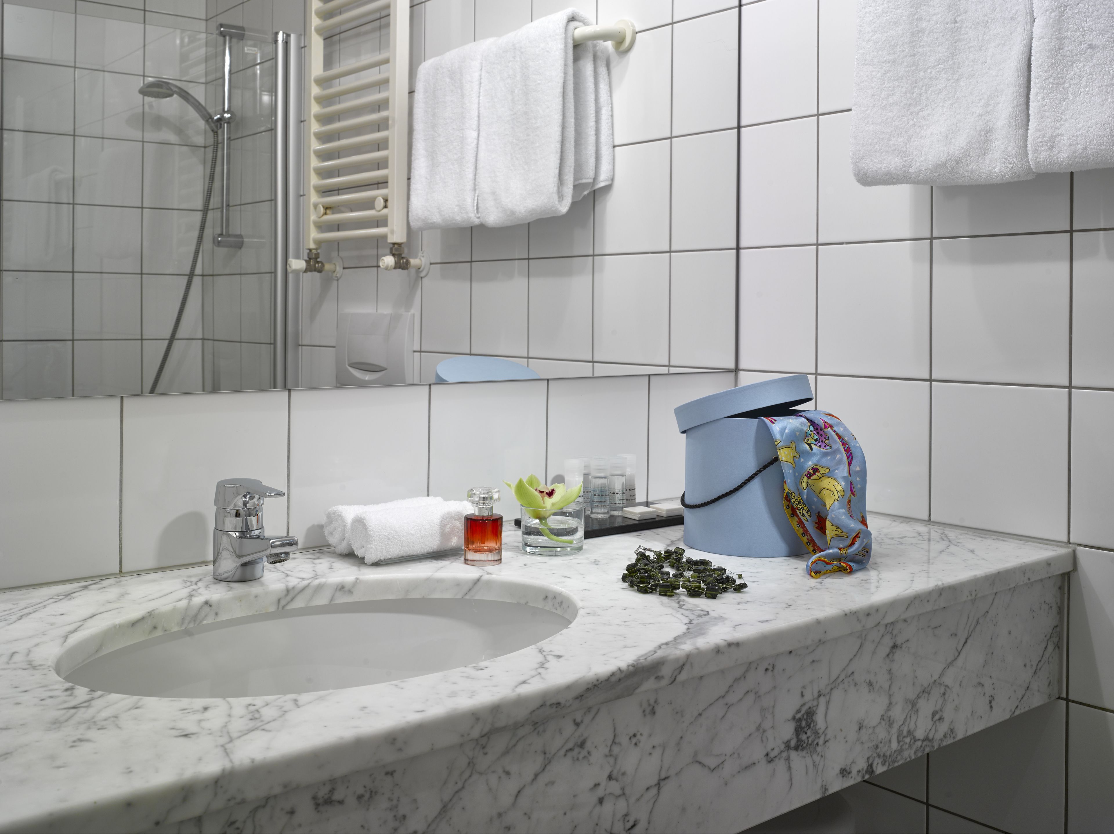 combined shower/bathtub, free toiletries, hair dryer, towels