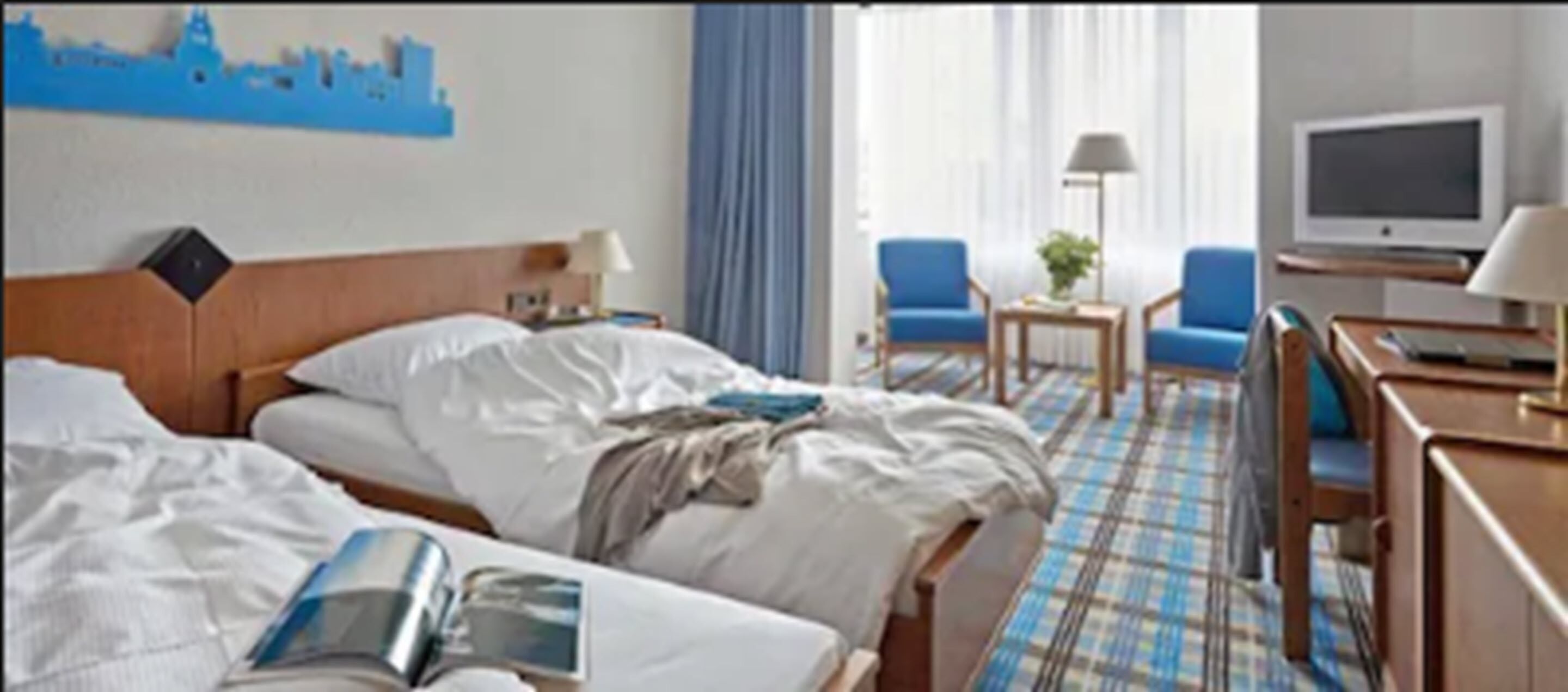 standard double room | hypo-allergenic bedding, in-room safe, desk, blackout curtains