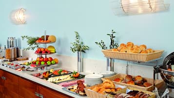Tägliches Frühstücksbuffet (18.50 EUR pro Person)