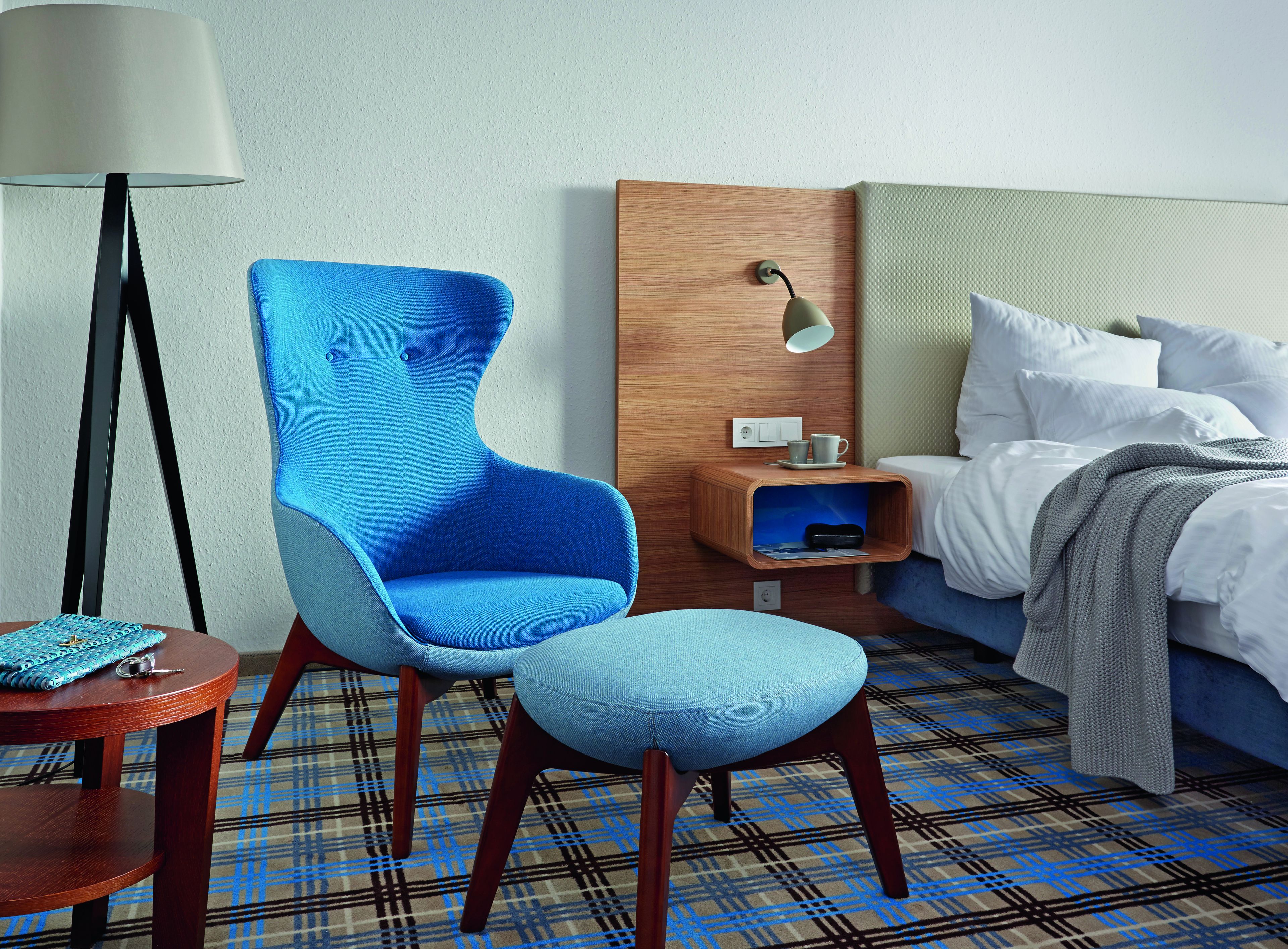 hypo-allergenic bedding, in-room safe, desk, blackout curtains