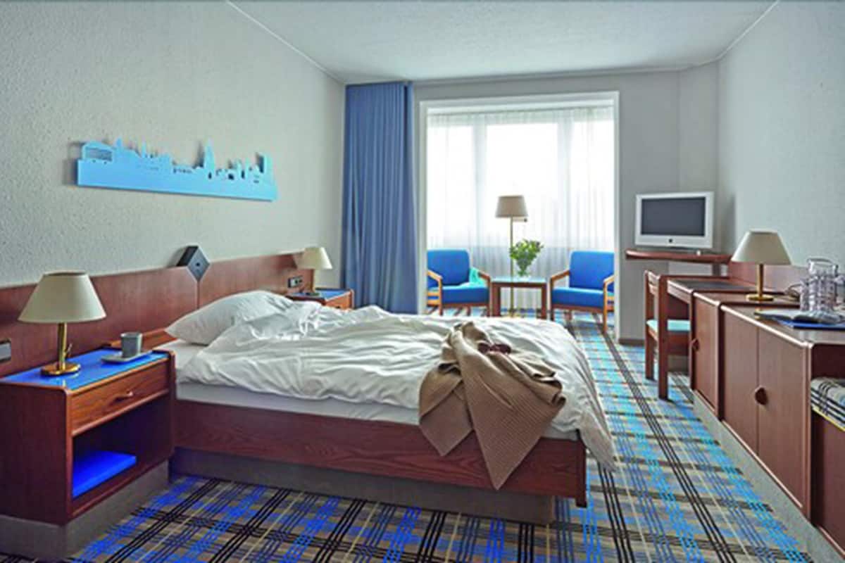Standard Single Room | Hypo-allergenic bedding, in-room safe, desk, blackout curtains