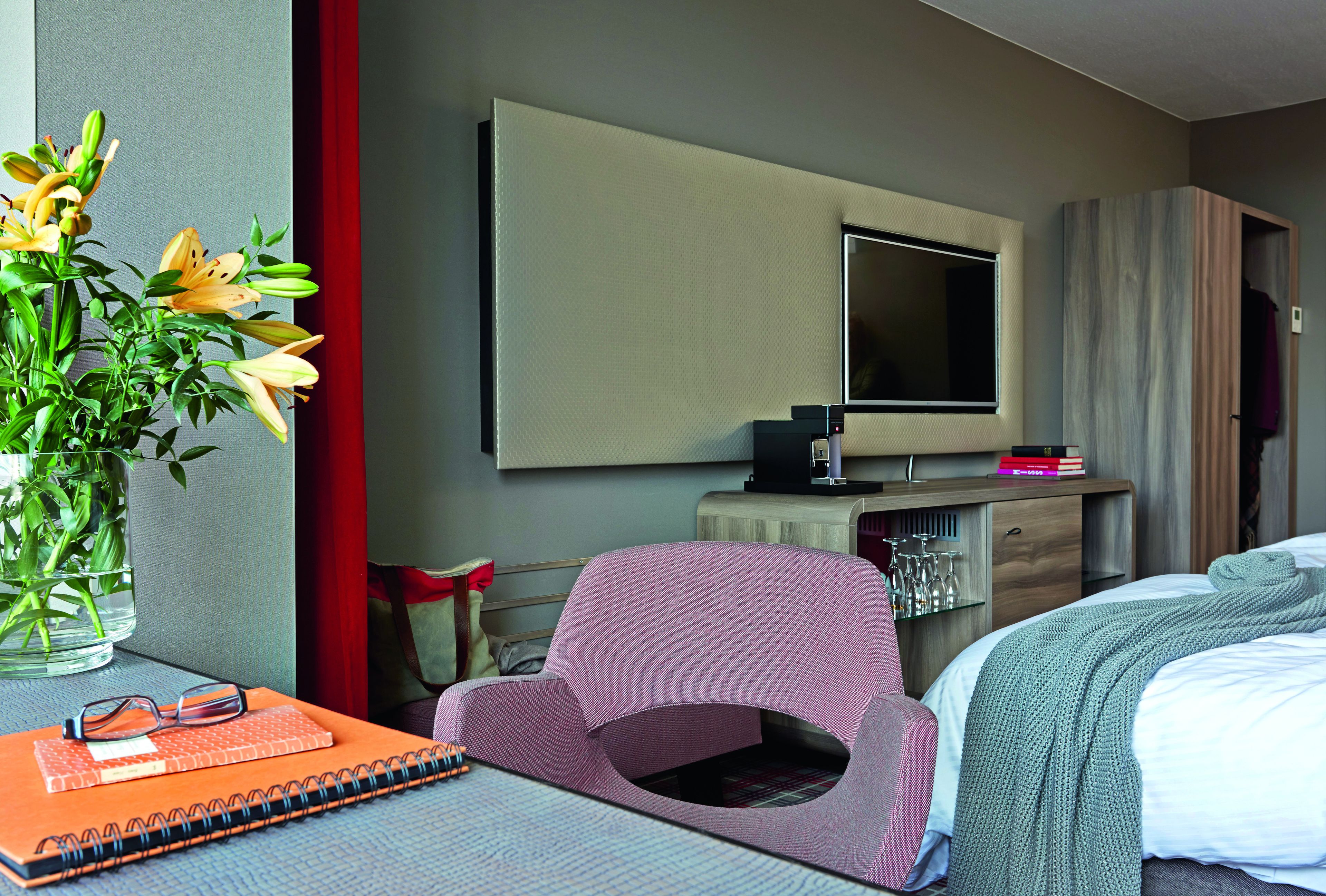 Allergikerbettwaren, Zimmersafe, Schreibtisch, Verdunkelungsvorhänge