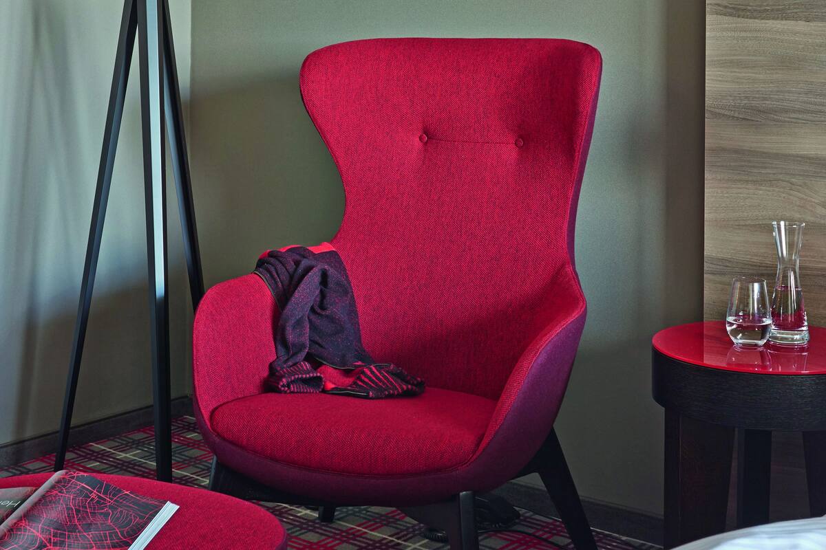 Hypo-allergenic bedding available, in-room safe, desk, blackout drapes