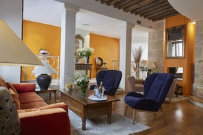 Lobby-Lounge