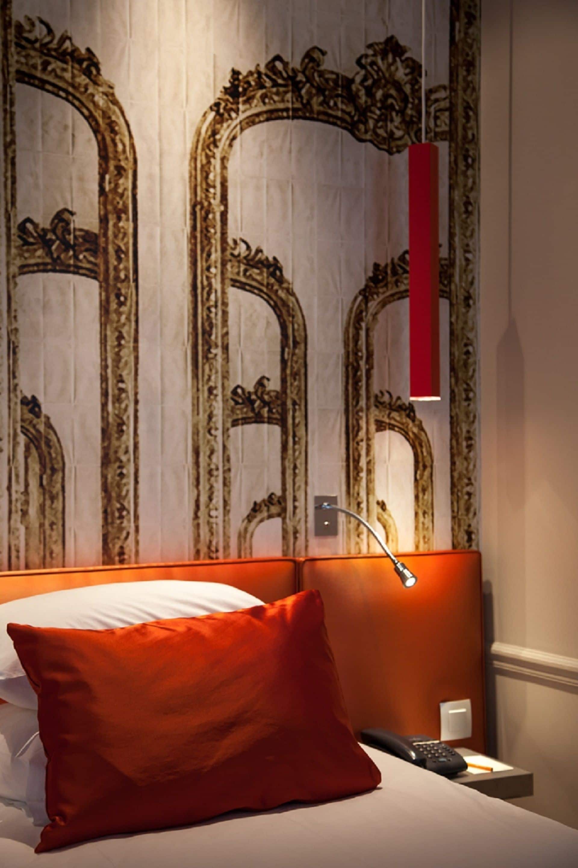 deluxe double room | minibar, in-room safe, desk, soundproofing