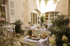 Daily buffet breakfast (EUR 15 per person)