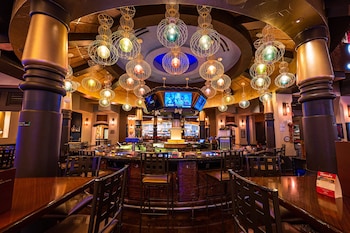 5 restaurants, breakfast, lunch, dinner served; American cuisine at Santa Fe Station Hotel & Casino