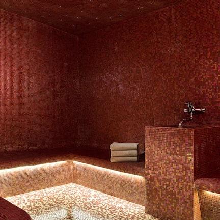 Couples treatment rooms, sauna, hot tub, Turkish bath, body treatments