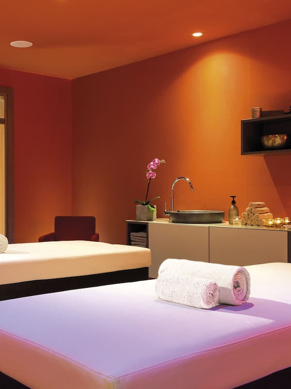 Couples treatment rooms, sauna, hot tub, Turkish bath, body treatments
