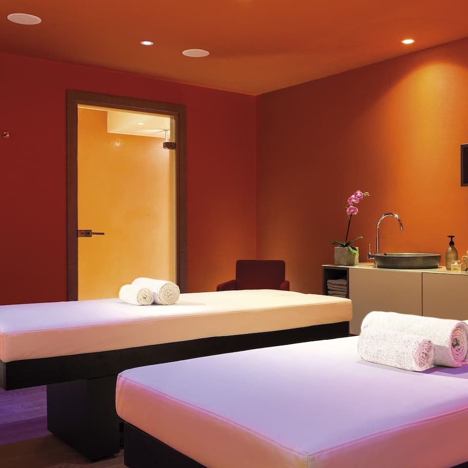 Couples treatment rooms, sauna, hot tub, Turkish bath, body treatments
