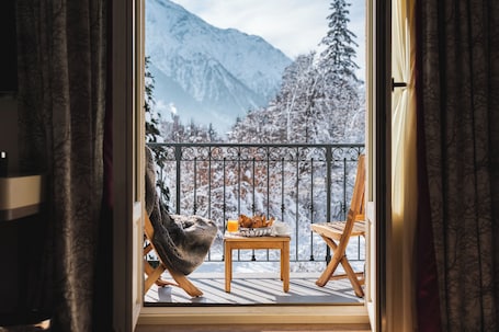 Junior Suite, Mountain View | Premium bedding, free minibar items, in-room safe, blackout drapes