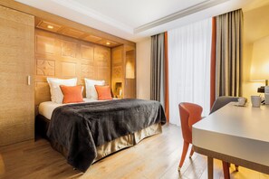Superior Double Room | Premium bedding, free minibar items, in-room safe, blackout drapes - Hôtel Mont Blanc Chamonix (Chamonix-Mont-Blanc)