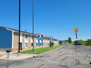 Exterior - Super 8 by Wyndham Portage (Portage)